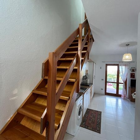 Casa Sviluppata Su Due Piani Con Doppia Veranda E Parcheggio Privato San Teodoro  Eksteriør billede