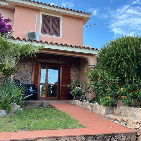 Casa Sviluppata Su Due Piani Con Doppia Veranda E Parcheggio Privato San Teodoro  Eksteriør billede