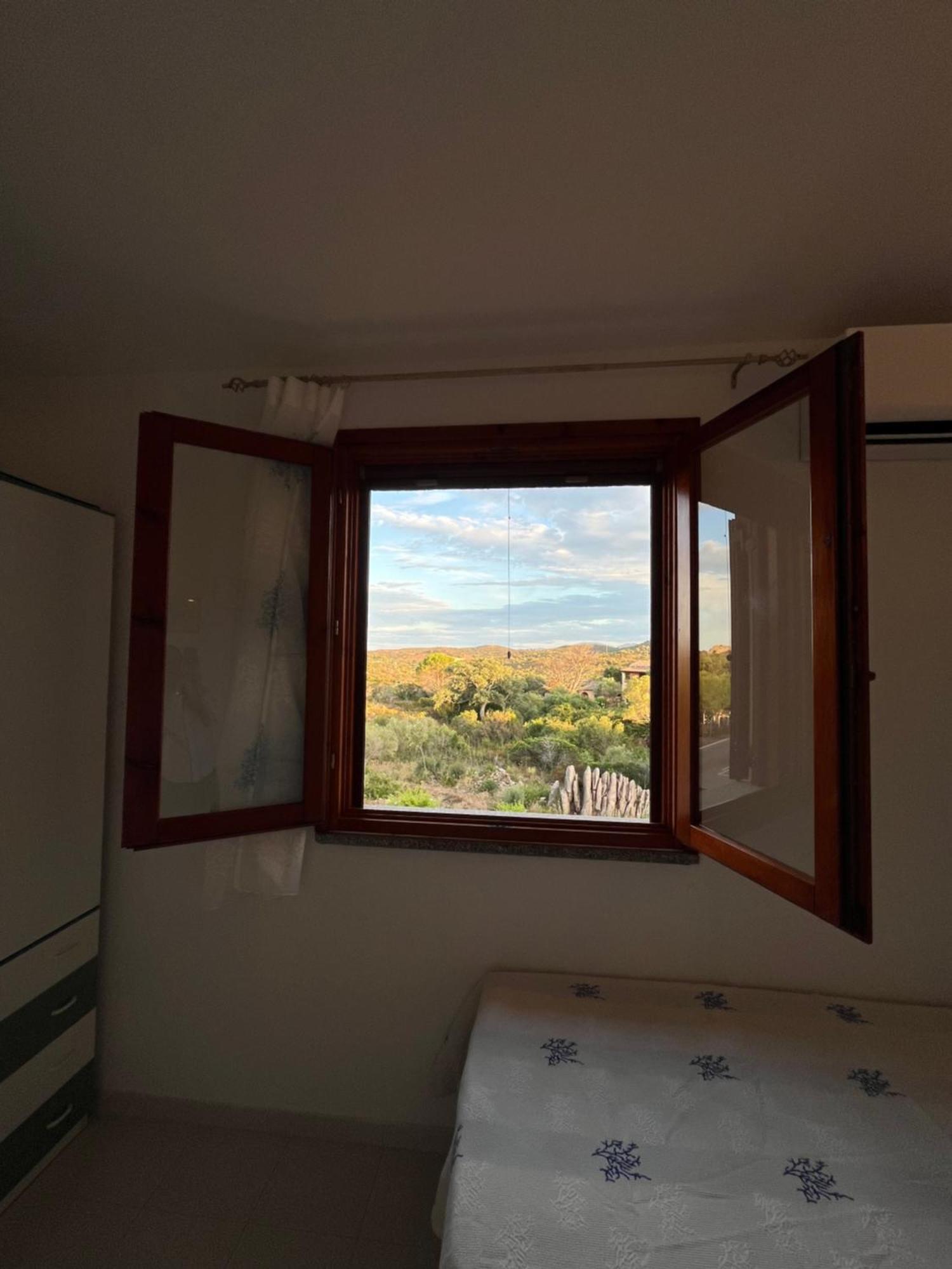 Casa Sviluppata Su Due Piani Con Doppia Veranda E Parcheggio Privato San Teodoro  Eksteriør billede