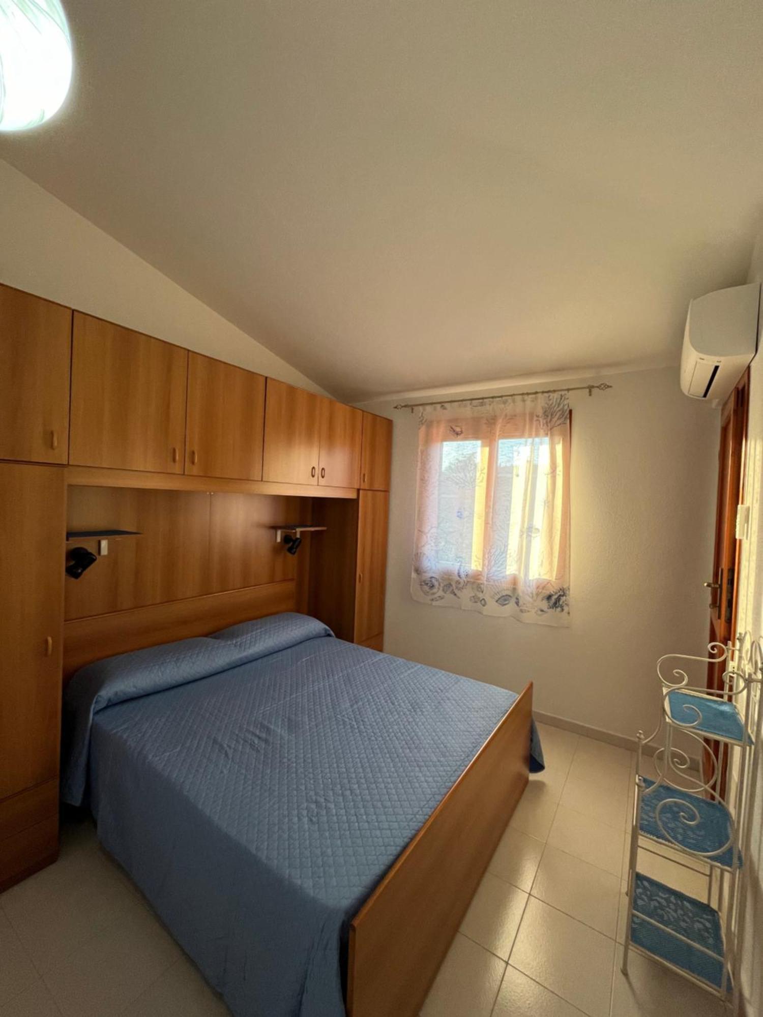 Casa Sviluppata Su Due Piani Con Doppia Veranda E Parcheggio Privato San Teodoro  Eksteriør billede