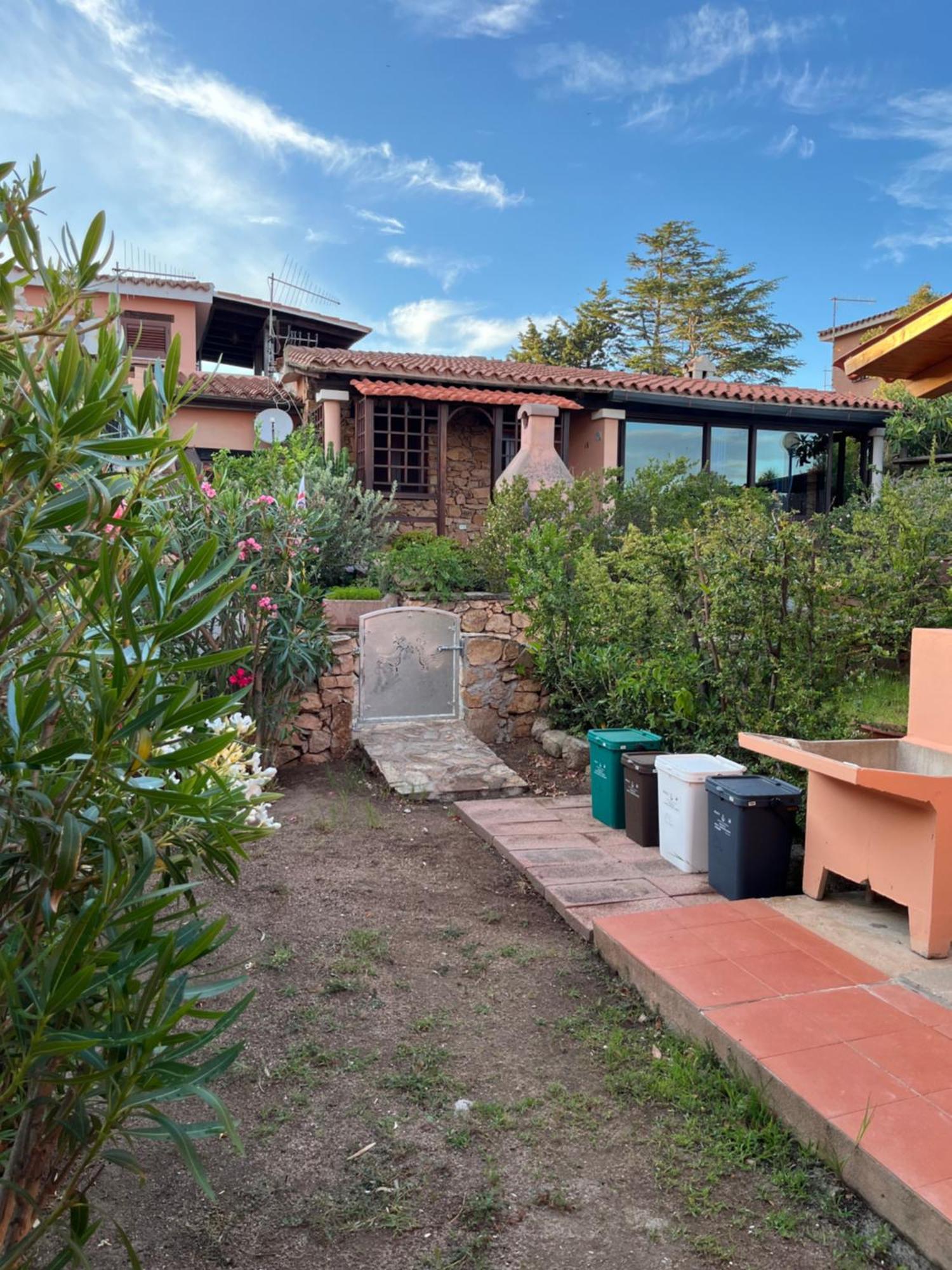 Casa Sviluppata Su Due Piani Con Doppia Veranda E Parcheggio Privato San Teodoro  Eksteriør billede