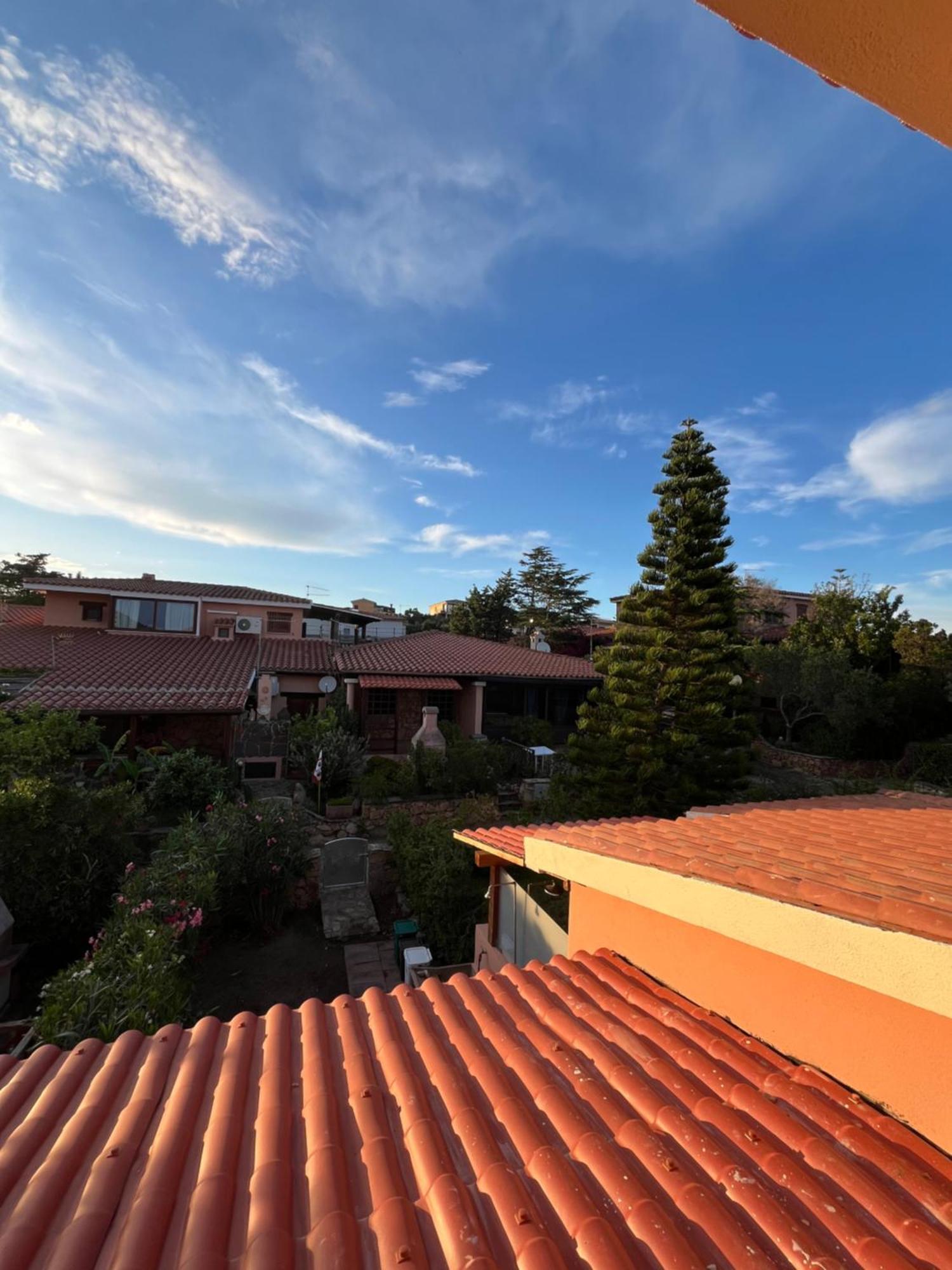 Casa Sviluppata Su Due Piani Con Doppia Veranda E Parcheggio Privato San Teodoro  Eksteriør billede