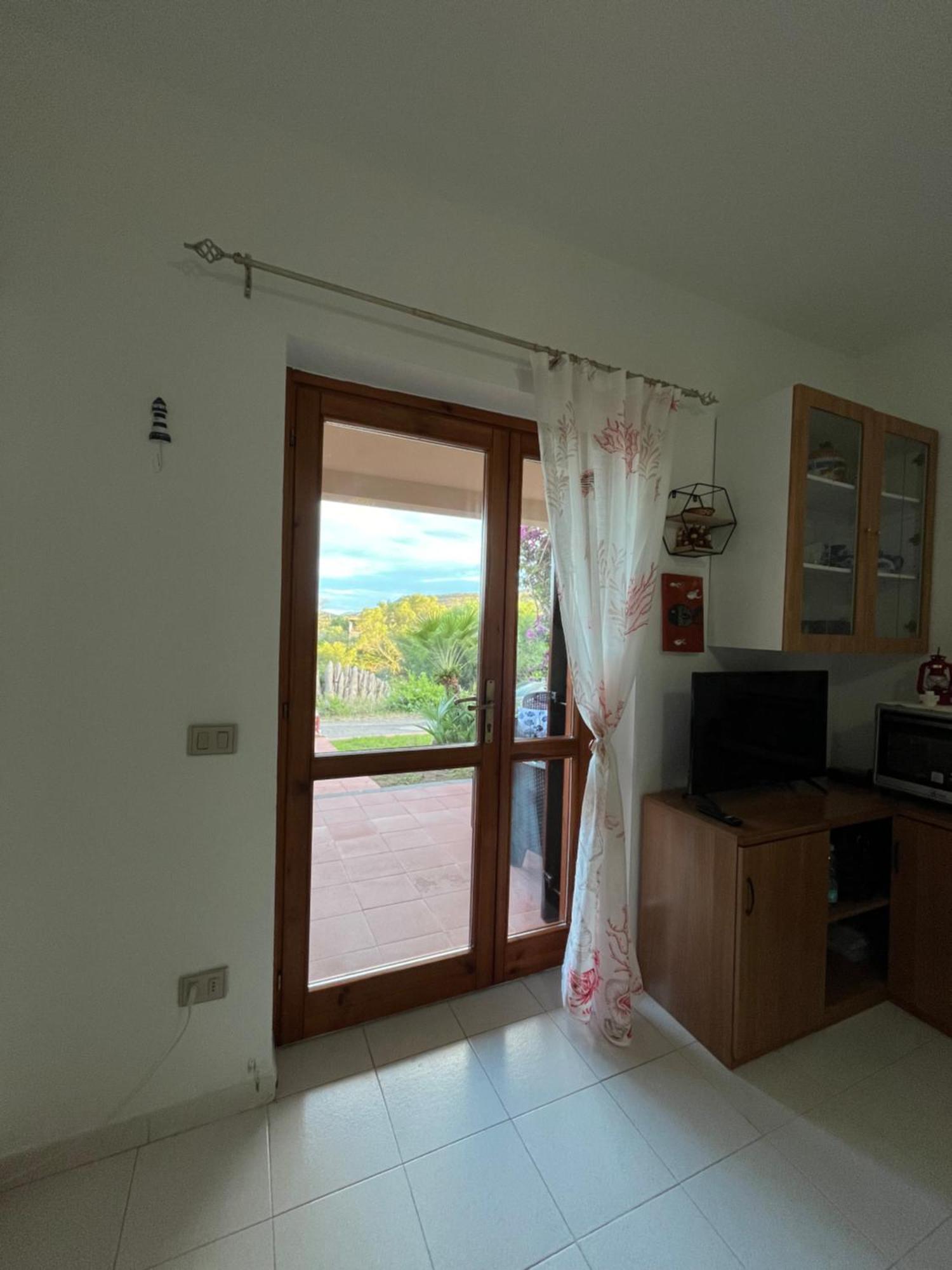 Casa Sviluppata Su Due Piani Con Doppia Veranda E Parcheggio Privato San Teodoro  Eksteriør billede
