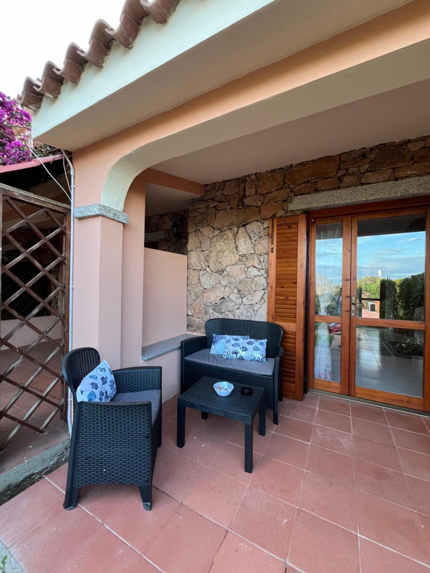 Casa Sviluppata Su Due Piani Con Doppia Veranda E Parcheggio Privato San Teodoro  Eksteriør billede
