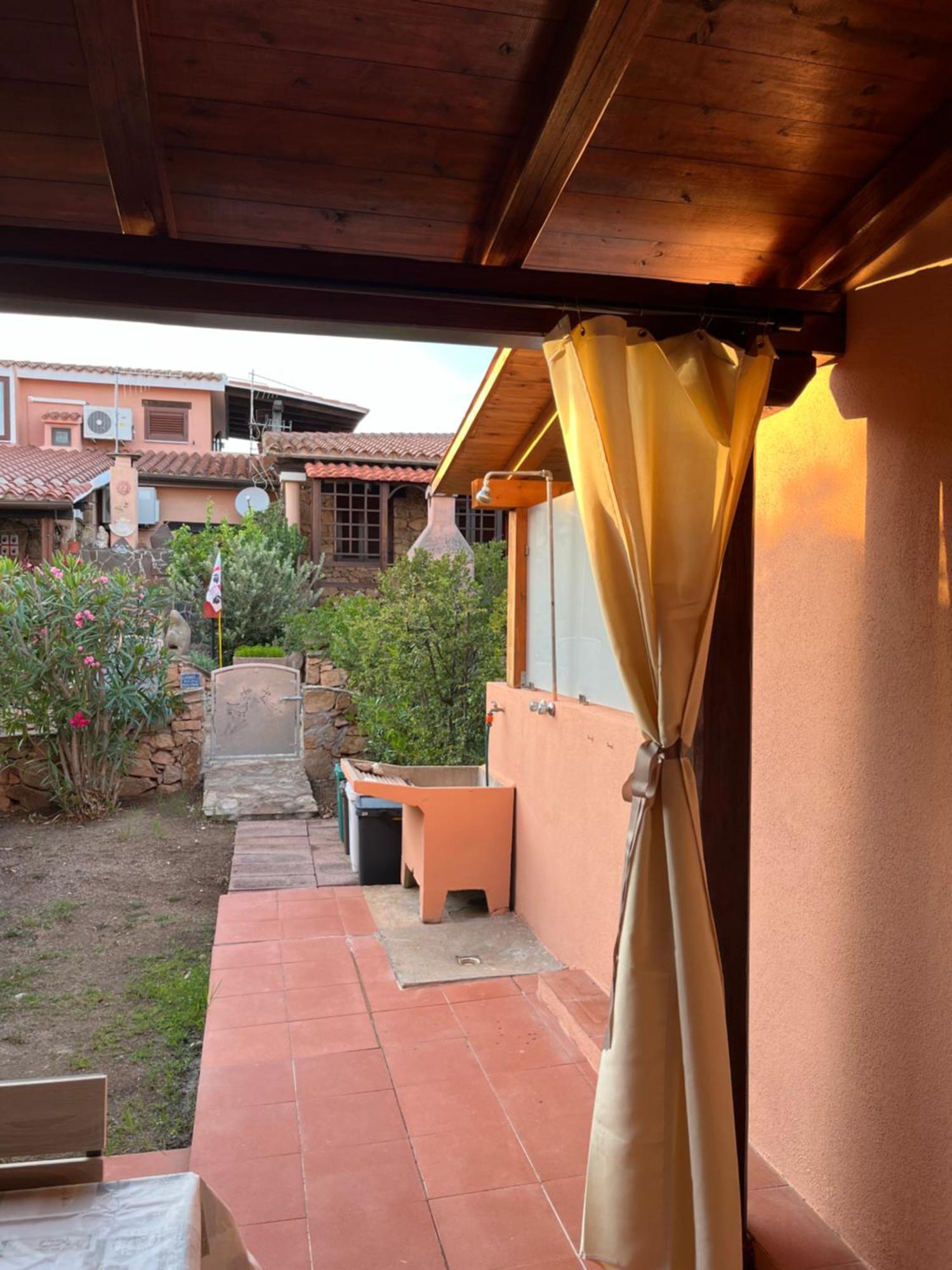 Casa Sviluppata Su Due Piani Con Doppia Veranda E Parcheggio Privato San Teodoro  Eksteriør billede