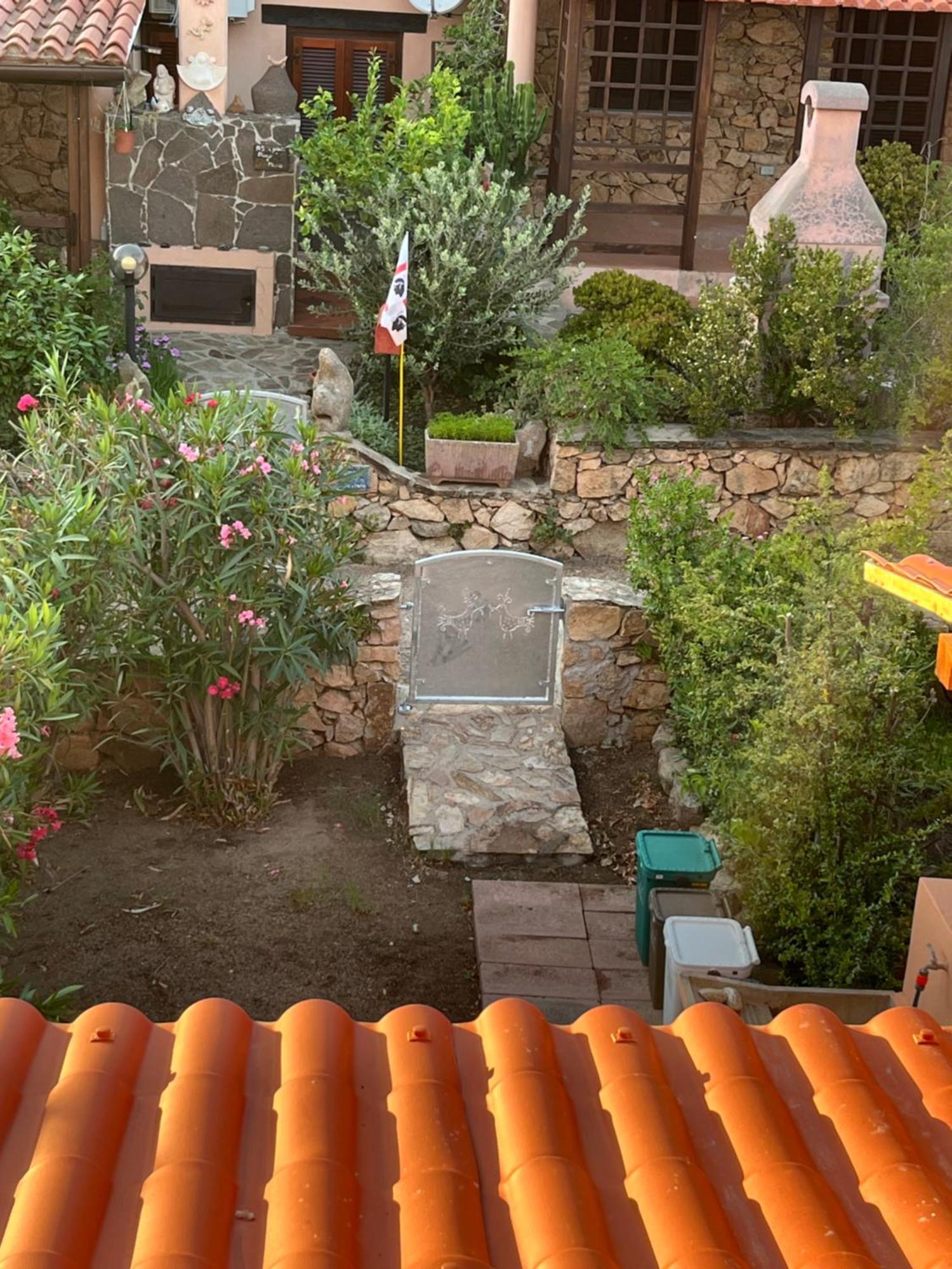 Casa Sviluppata Su Due Piani Con Doppia Veranda E Parcheggio Privato San Teodoro  Eksteriør billede