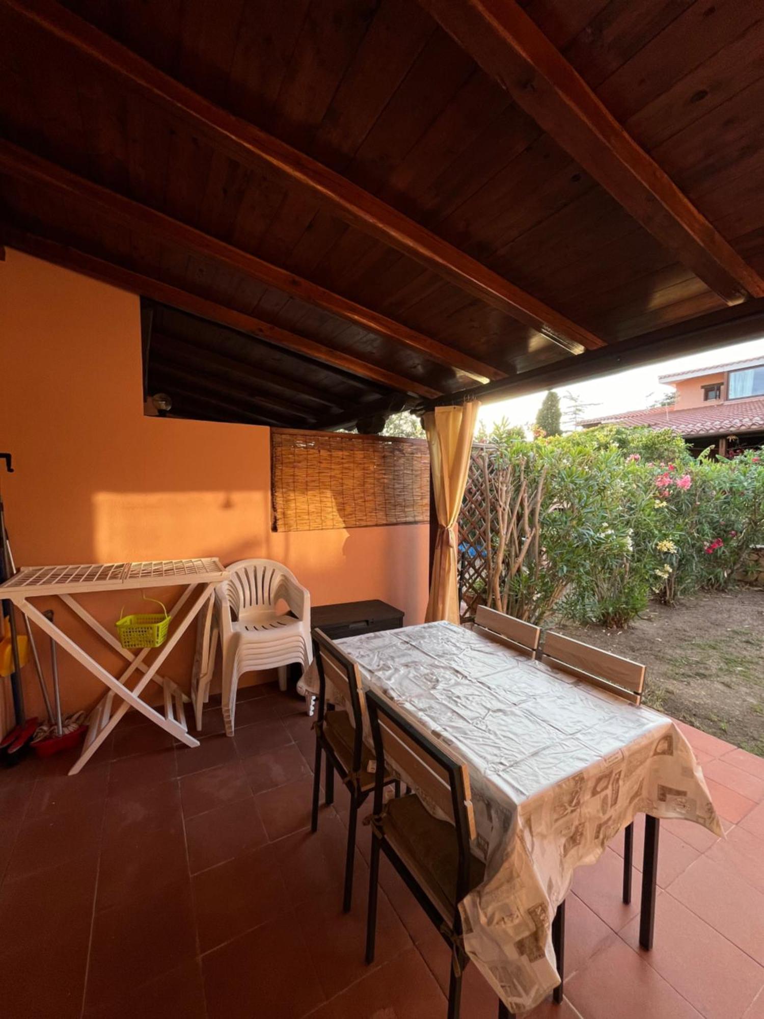 Casa Sviluppata Su Due Piani Con Doppia Veranda E Parcheggio Privato San Teodoro  Eksteriør billede