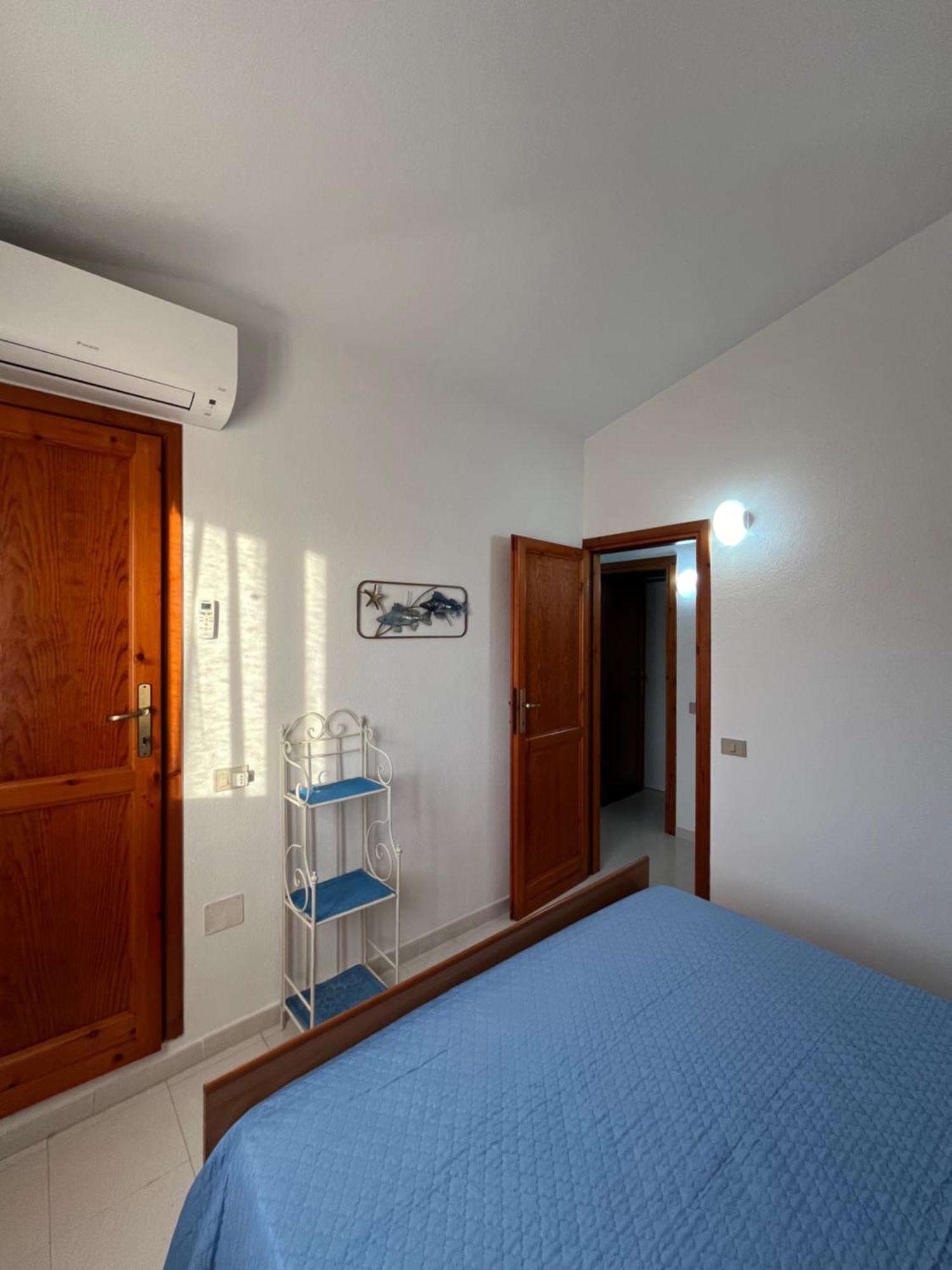 Casa Sviluppata Su Due Piani Con Doppia Veranda E Parcheggio Privato San Teodoro  Eksteriør billede