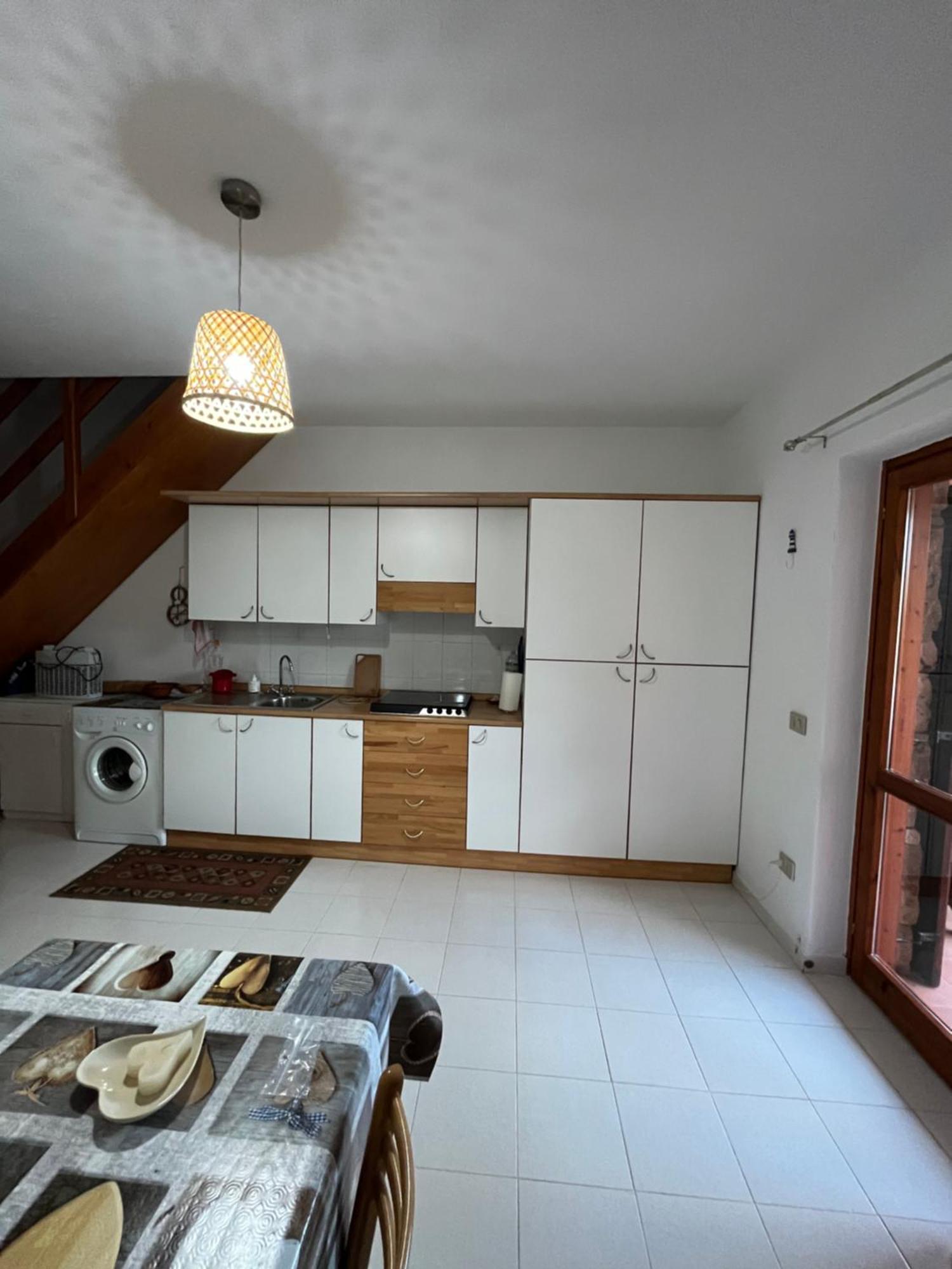 Casa Sviluppata Su Due Piani Con Doppia Veranda E Parcheggio Privato San Teodoro  Eksteriør billede