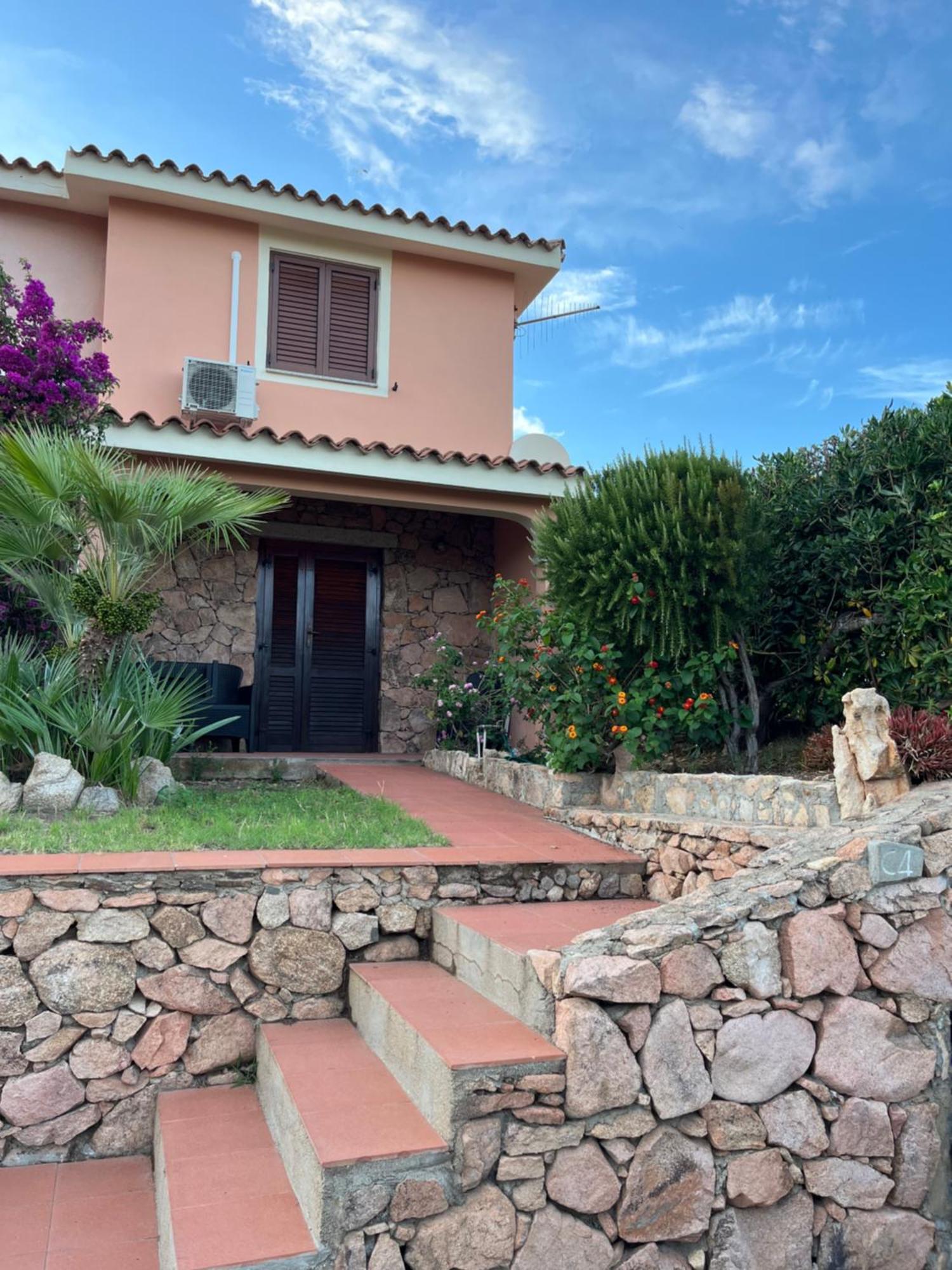 Casa Sviluppata Su Due Piani Con Doppia Veranda E Parcheggio Privato San Teodoro  Eksteriør billede