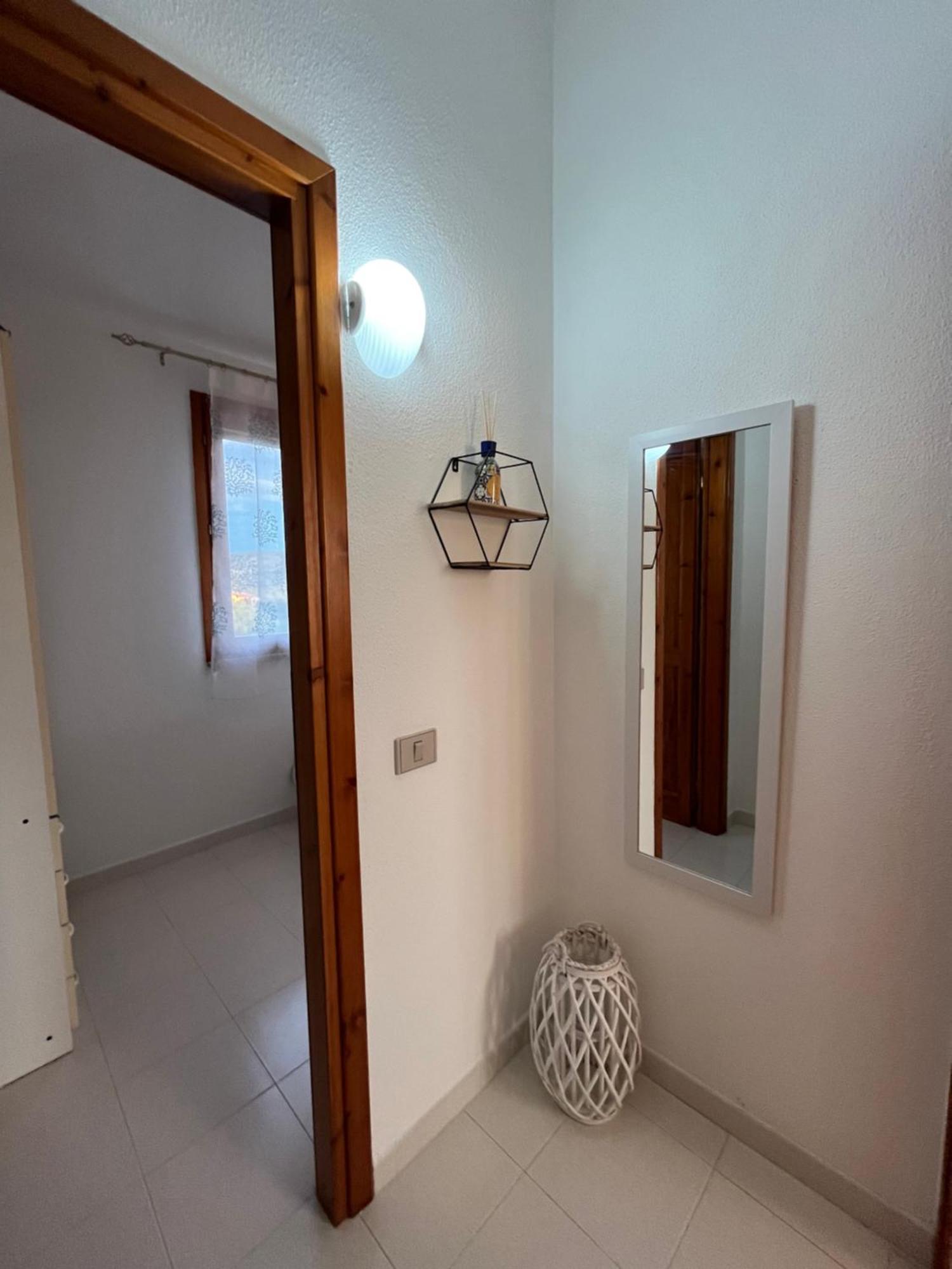 Casa Sviluppata Su Due Piani Con Doppia Veranda E Parcheggio Privato San Teodoro  Eksteriør billede