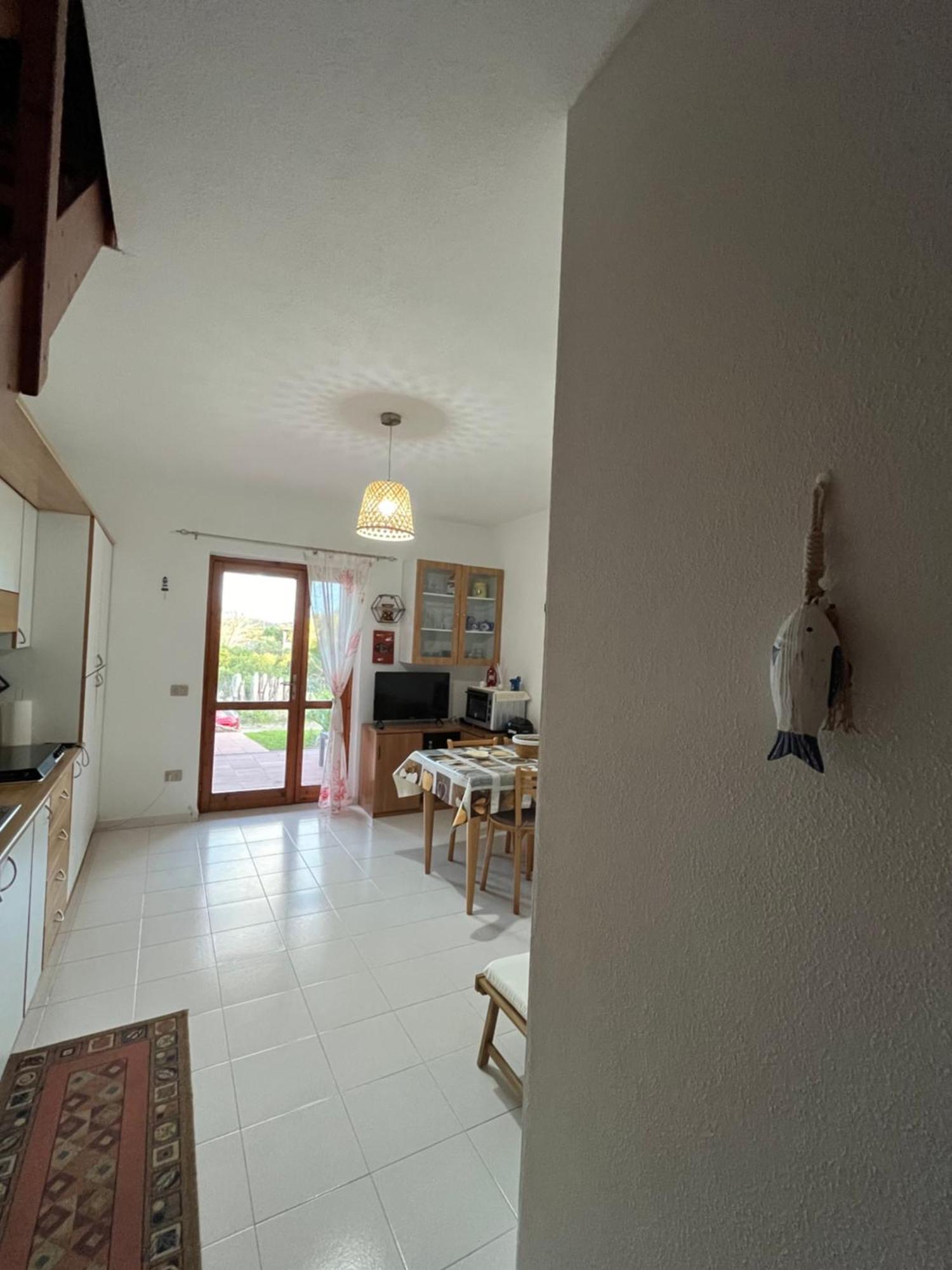 Casa Sviluppata Su Due Piani Con Doppia Veranda E Parcheggio Privato San Teodoro  Eksteriør billede