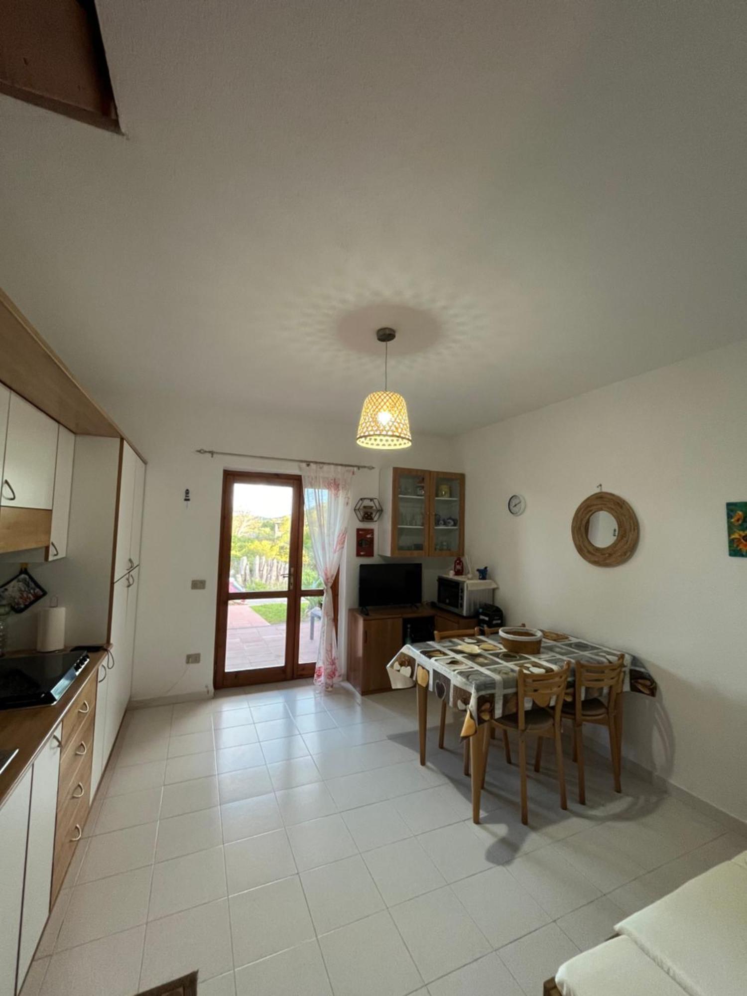 Casa Sviluppata Su Due Piani Con Doppia Veranda E Parcheggio Privato San Teodoro  Eksteriør billede