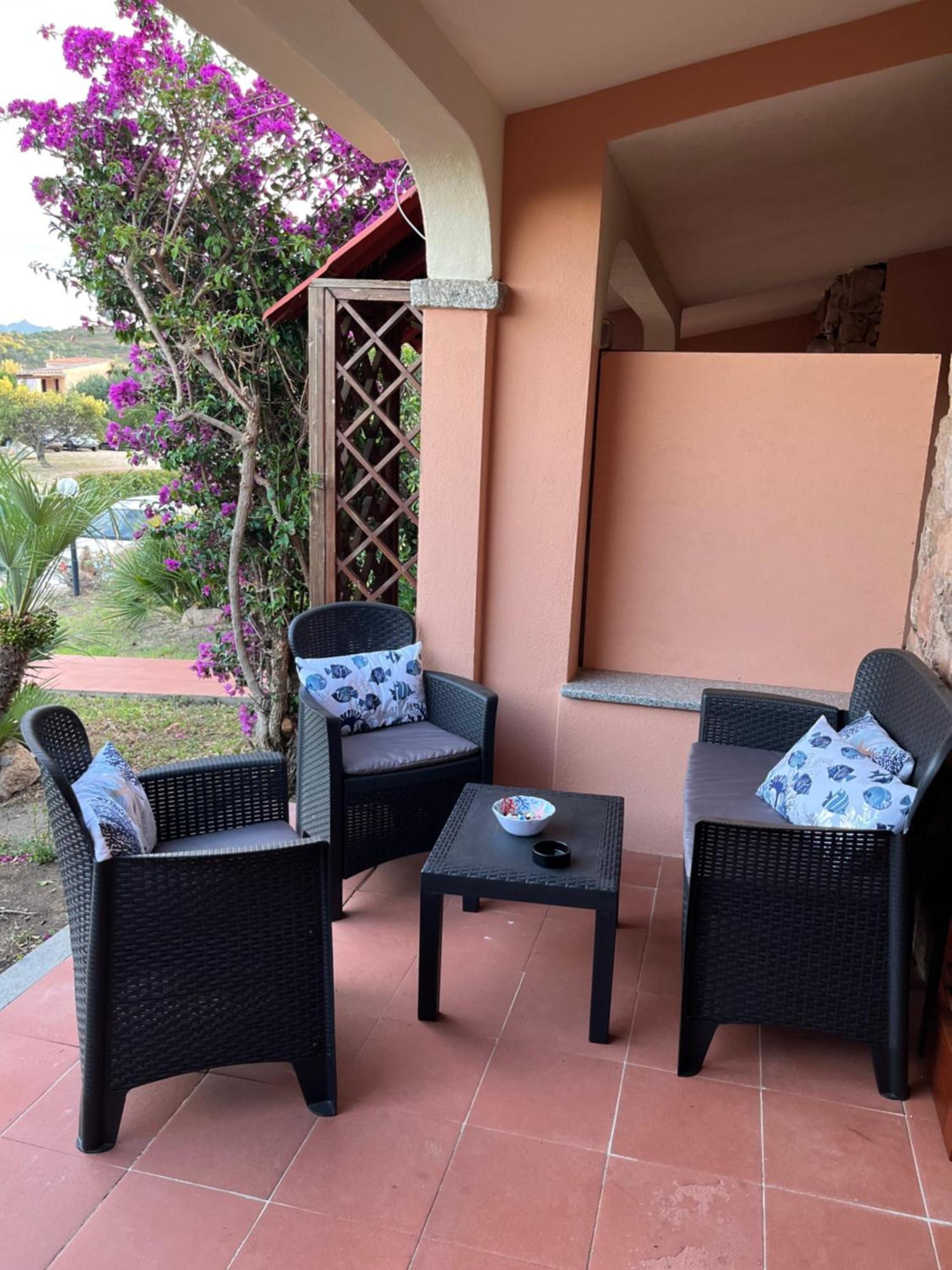 Casa Sviluppata Su Due Piani Con Doppia Veranda E Parcheggio Privato San Teodoro  Eksteriør billede